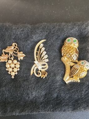 Gold-Tone Owl Brooch with Green Accents - Classic Women's Jewelry